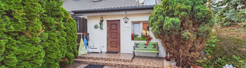 Kameralny dom z dużą działką i tarasem – legionowo
