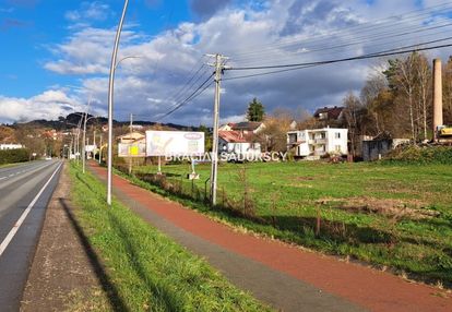 Działka pod usługi lub zabudowe jednorodzinną