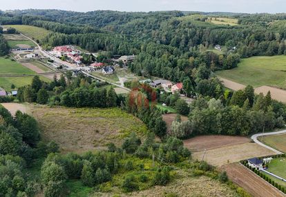 Dziko, pieknie widokowo połozona działka z mediami