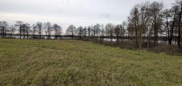 Działka z linią brzegową jeziora mleczówka