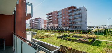 Dwa duże balkony z windą i miejscem postojowym