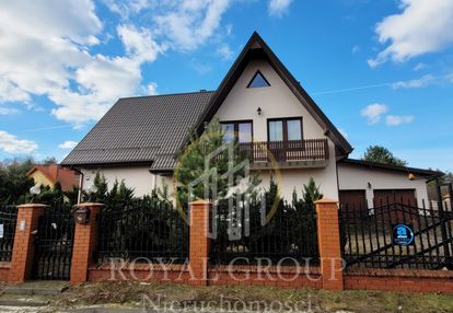 Duży dom wolnostojący nad jeziorem