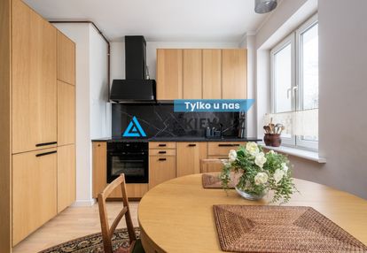 Klimatyczne 56 m2 , dwustronne, po remoncie