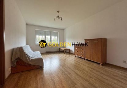 Kawalerka na pogodnie, 2001 r , msc postojowe.