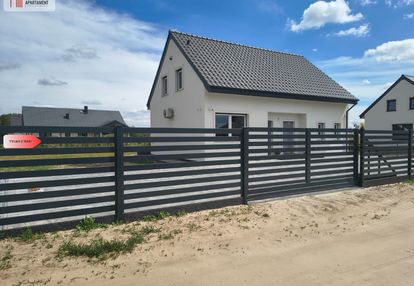 Dom obok lasu w spokojnej okolicy