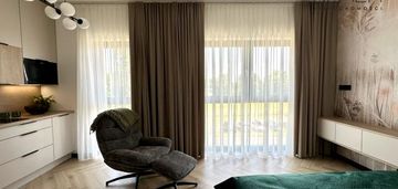 Nowe mieszkanie w apartamentowcu z własną plażą