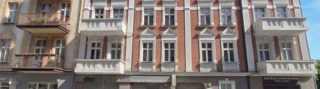 Mieszkanie w odnowionej kamienicy z dwoma balkonami