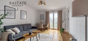 Przy metrze/balkon/oddzielna kuchnia