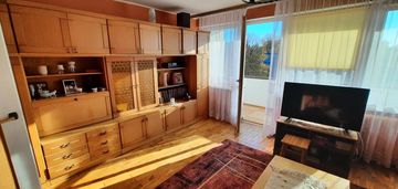 To nie dom. to duże mieszkanie na 3 strony.