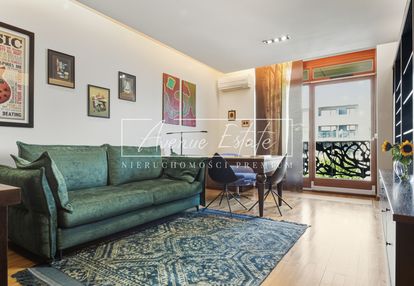 Taras/ ściana przesuwnych okien/grzejniki kanałowe