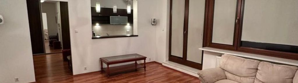 | lokalizacja | duży salon | loggia | dwie windy |