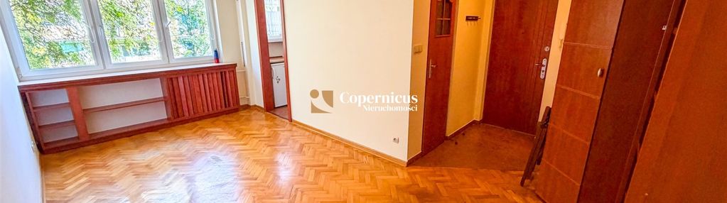 Kawalerka w niskim bloku - blisko centrum miasta