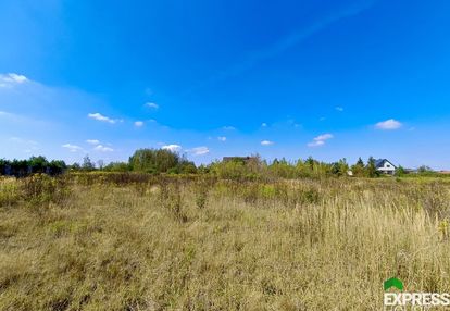 1100 m2 działki pod zabudowę jednorodzinną.