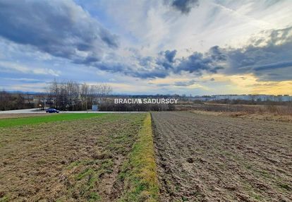 Działka produkcyjno – usługowa w morawicy