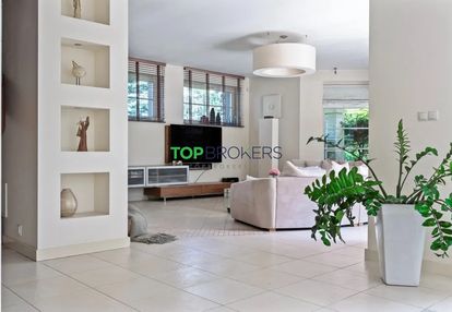 Komfortowy dom z dużym ogrodem w cichej okolicy