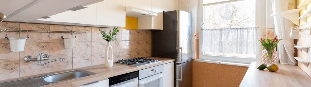 Pierwsze pietro i 3 pok i pow. 65,6 m2 i balkon