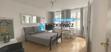 Urocza kawalerka w sercu gdańskiej starówki