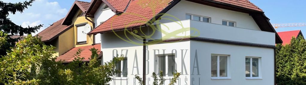 Podzielony na odrębne mieszkania, na działalność !