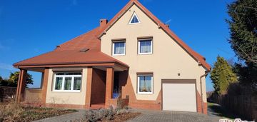 153m2, 6 pokoi, 2 tarasy, 2 garaże, 1400m2 działka