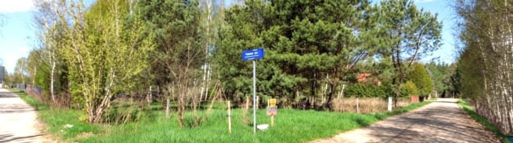 Działka z wz i prądem pośród zieleni w skrybiczach