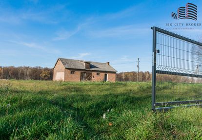 Działka 90ar z budynkiem gospodarczym 70m2.