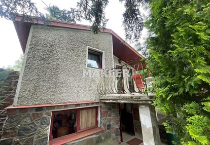 Działka obok jeziora z domkiem letniskowym z kw