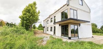 Bliźniak w rewie 550 m od morza z widokiem na zato