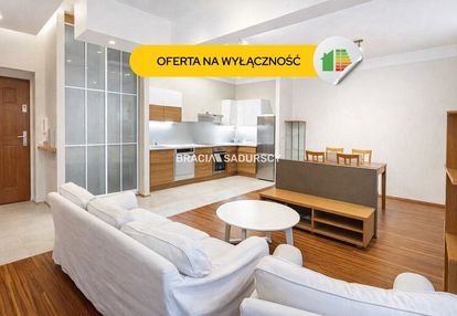 Jasne przestronne mieszkanie w centrum miasta.