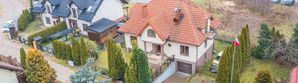 Dom wolnostojący z dwoma osobnymi mieszkaniami