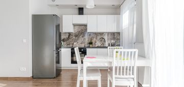 Przestronne mieszkanie z dużym ogrodem i parknig