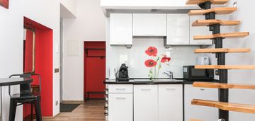 Funkcjonalne studio w centrum kazimierza