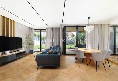 Dwupoziomowy apartament z ogrodem i garażem