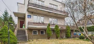 Dom wolnostojący z ogrodem i kominkiem – wawer