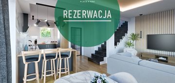 Skrajny dom z dwoma miejscami w garażu i ogrodem