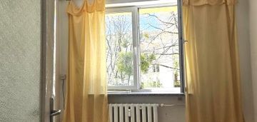 Wysokie jasne dwa pokoje z balkonem i garażem