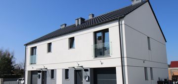 Bliźniak z garażem-podwyższony standard.