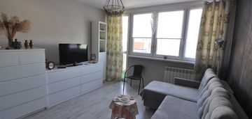 Mała kawalerka, balkon, po remoncie