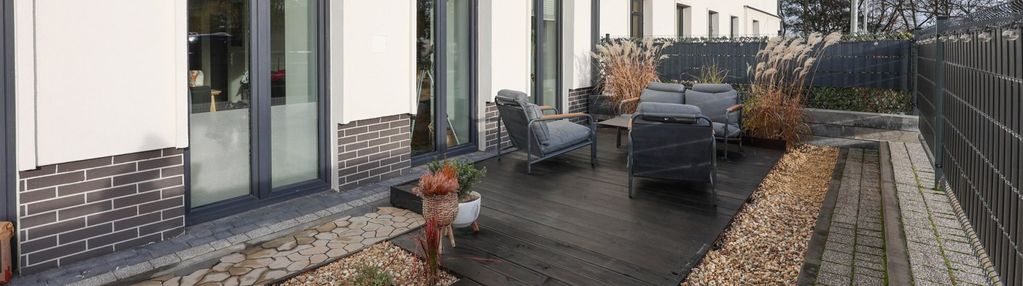 Przestrzenne mieszkanie z garderobą i ogródkiem!