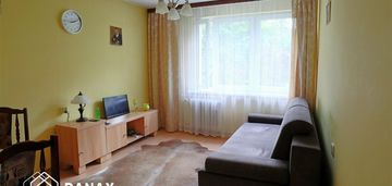 Na lotnisku- 2 pokoje, oddzielna kuchnia, piwnica