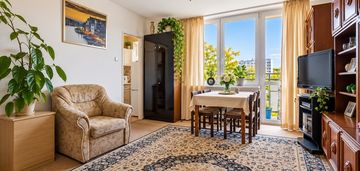 Osobna kuchnia | balkon z widokiem na zieleń