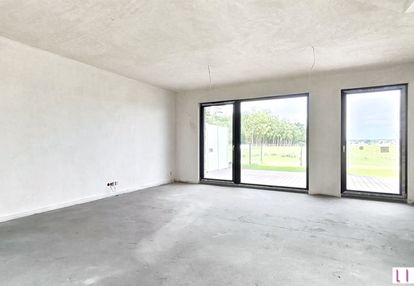 Nowoczesny bliźniak, tuż przy lesie, ciele