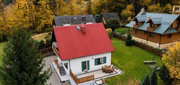 Dom inwestycyjny z widokiem na panoramę wisły.