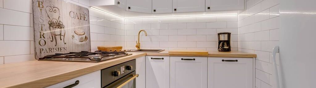 Cudne 2 pokoje z oddzielną kuchnią na sadybie