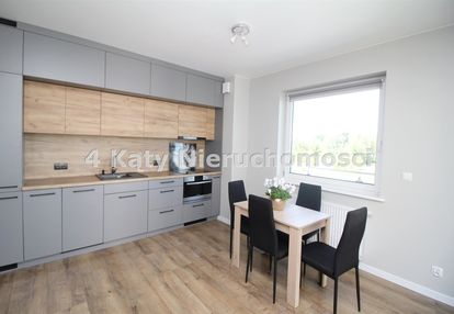 Ul. szmaragdowa winda salon + 2 pokoje i piętro