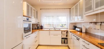 Wielopokolweniowy dom z garażem i zagospodarowanym