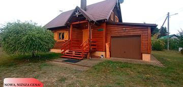 Drewniany wiejski dom w borach tucholskich