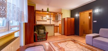 Blisko skm, balkon, miejsca postojowe za bramą