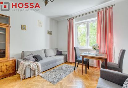 Dwa przestronne pokoje na muranowie w kamienicy