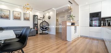 Gustowne, z dużym balkonem w nowym budownictwie