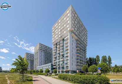 Eleganckie mieszkanie z 2 balkonami obok plaży!